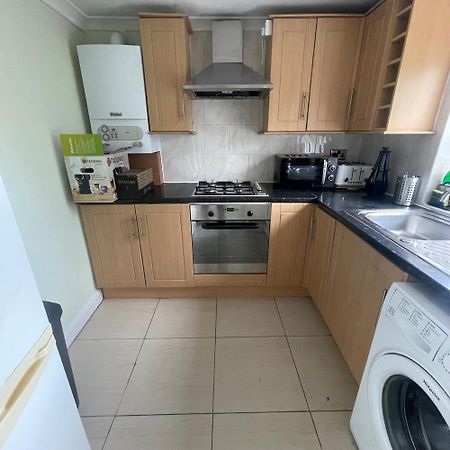 Entire 3 Bedroom Home - Minutes To Emirates Stadium! Лондон Екстер'єр фото