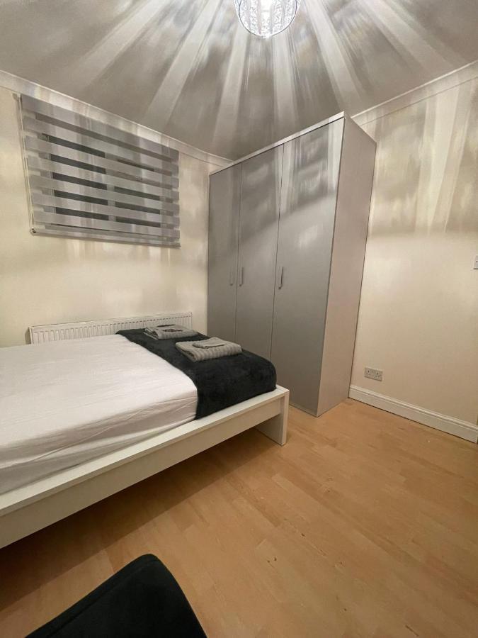Entire 3 Bedroom Home - Minutes To Emirates Stadium! Лондон Екстер'єр фото