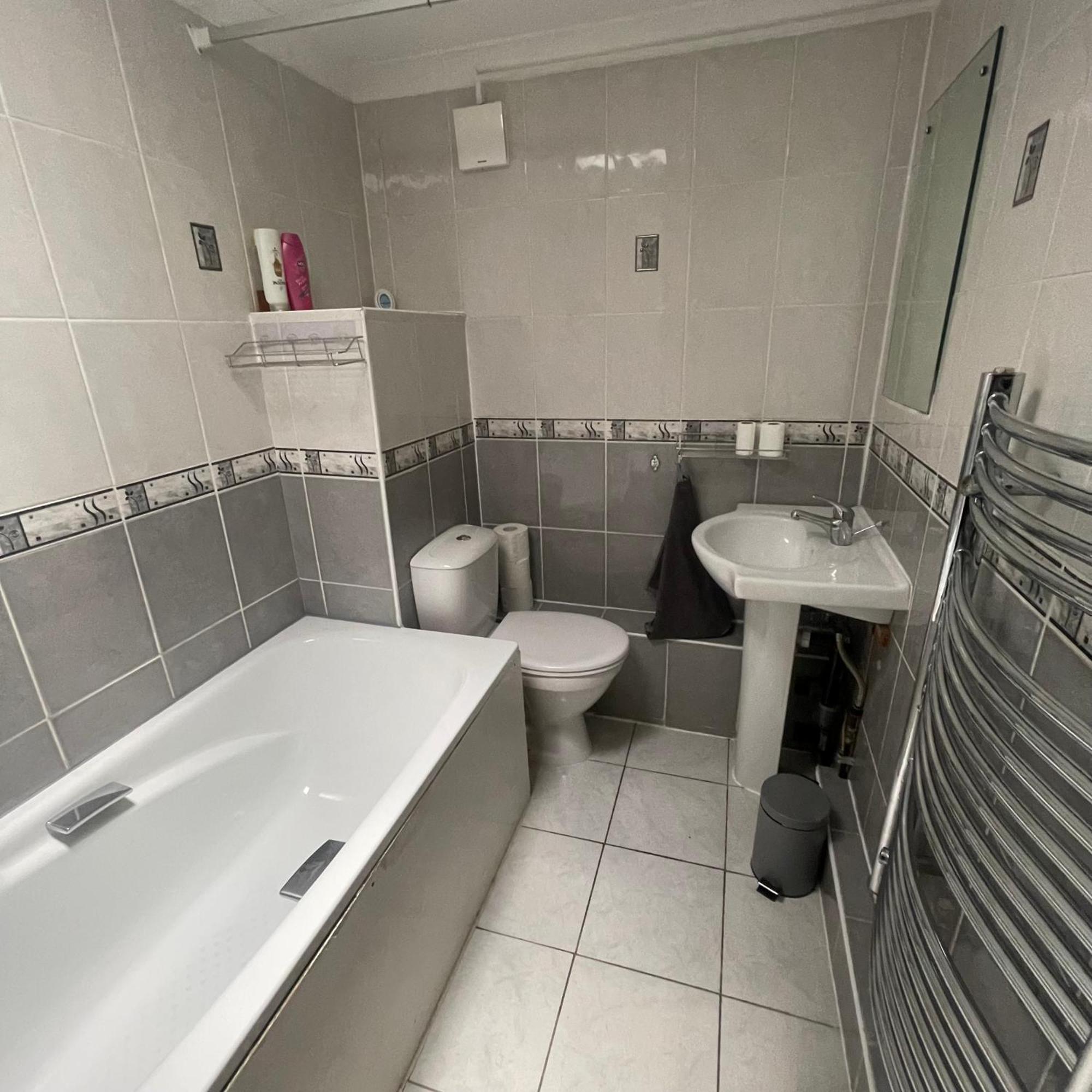 Entire 3 Bedroom Home - Minutes To Emirates Stadium! Лондон Екстер'єр фото